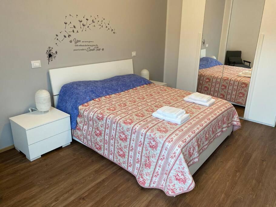דירות וארסה Casa Eugenia מראה חיצוני תמונה